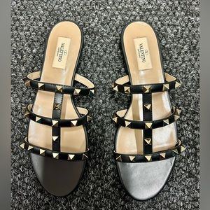 Valentino Garavani Rockstud Leather Sandal, size 38 (Brand New)